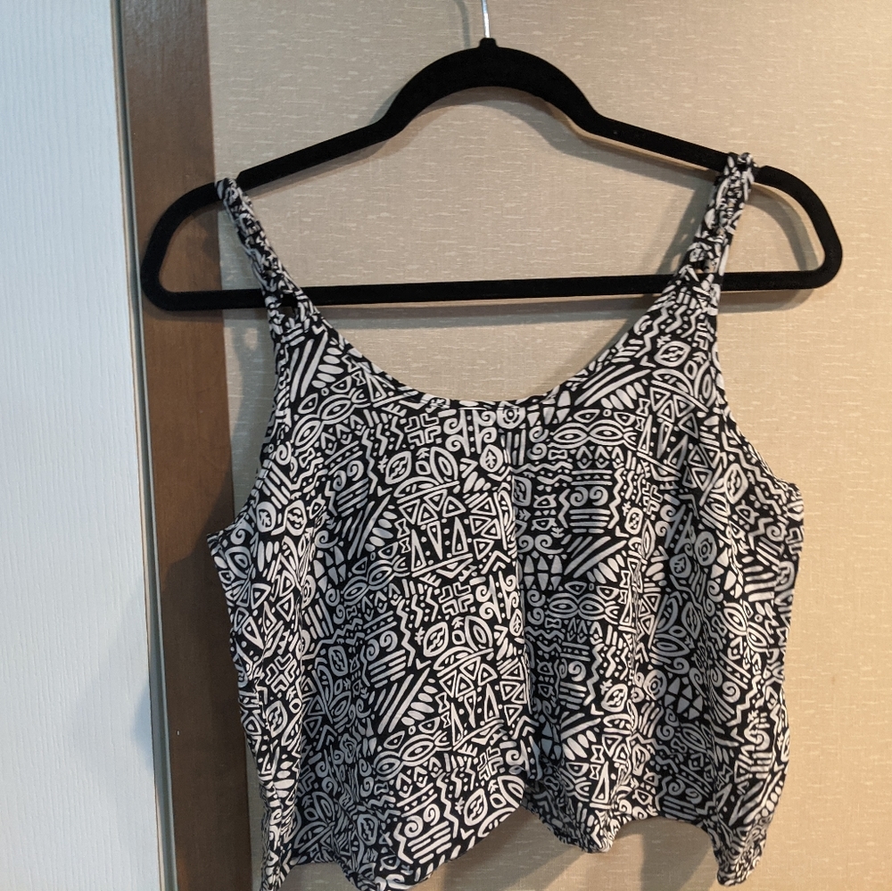 black and white crop top